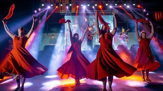 La municipalidad de Ushuaia agasajó a los trabajadores y las trabajadoras con una multitudinaria peña folclórica