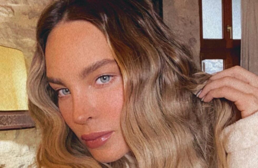 Belinda posó en Instagram con una malla enteriza verde y se llevó varios elogios