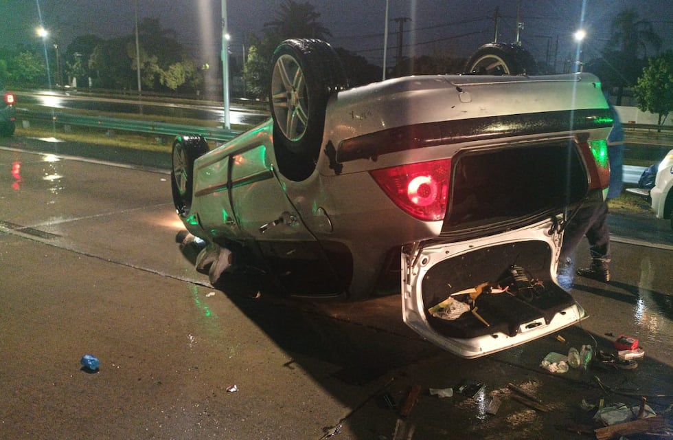 Choque y vuelco en Córdoba: uno de los conductores dio positivo en alcoholemia