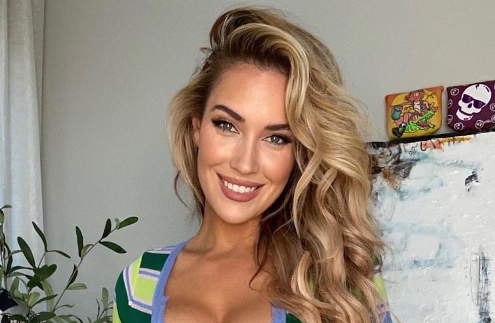 Paige Spiranac, la golfista “más linda del mundo”, posó con un osado total white que dejó ver su ropa interior