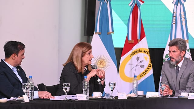 La intendenta de Paraná, Rosario Romero, en la reunión de mandatarios municipales con Francos.