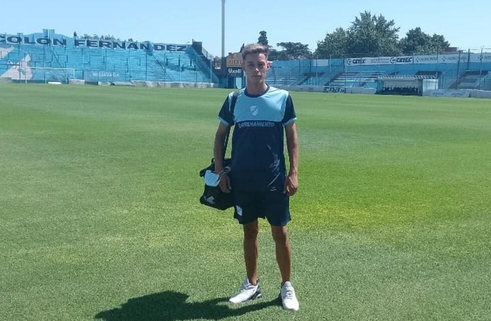 Lucas Ferrero, futbolista de Arroyito que juega en Temperley y sueña con ser de Primera