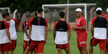 Pedro Troglio y una complicación en el armado del Instituto que visitará a Argentinos Juniors.