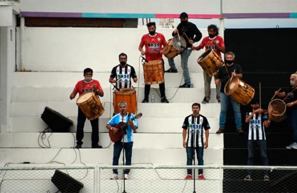 Con una emotiva chacarera Central Córdoba homenajeo a Diego Maradona