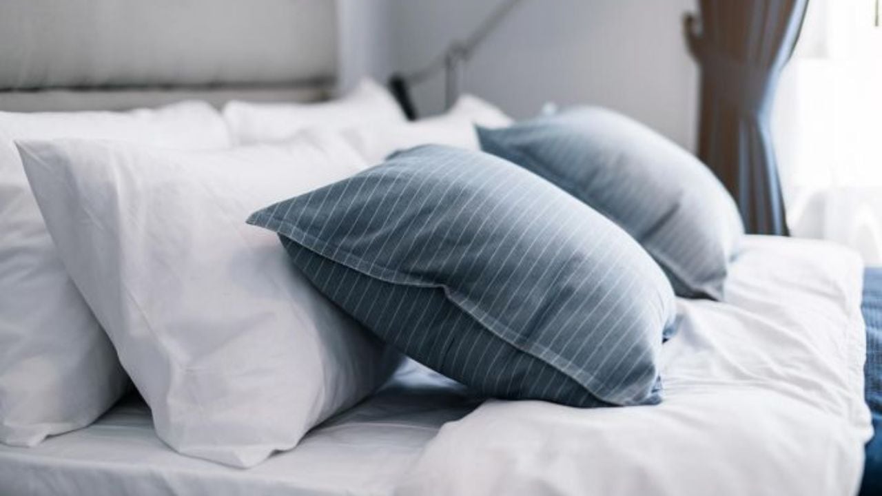 Cuáles son los trucos caseros para limpiar la almohada.