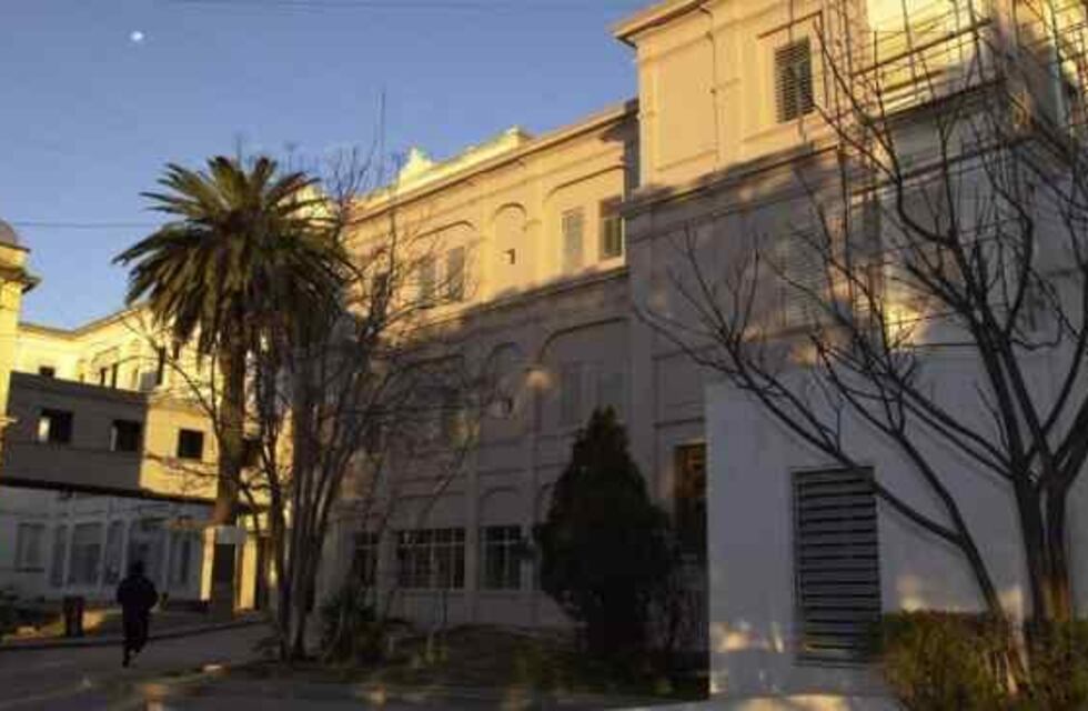 Un exjugador de Instituto está detenido e imputado por violencia de género