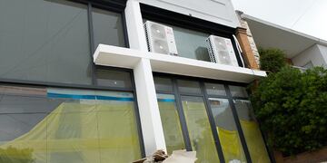 Local de la Fundación Dream Team acusada de una estafa piramidal por criptomonedas en Alta Gracia. (La Voz)