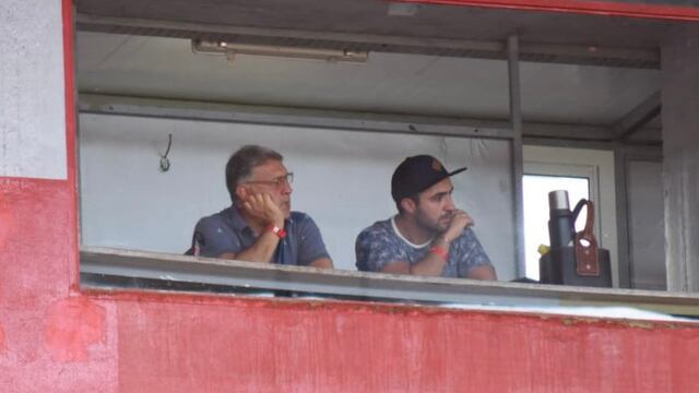 El Tata Martino y su hijo Gerardo en el palco del Coloso
