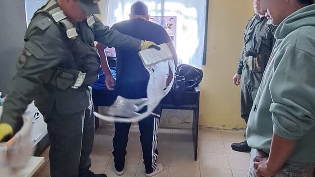 Infructuoso resultó el intento del "narcopasajero" jujeño que viajaba con un paquete de cocaína oculto debajo de la ropa.