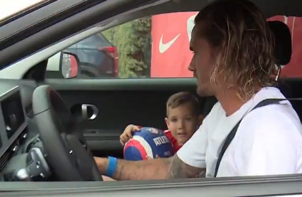 El increíble gesto de Griezmann con un fanático: visita al vestuario y el regalo más preciado