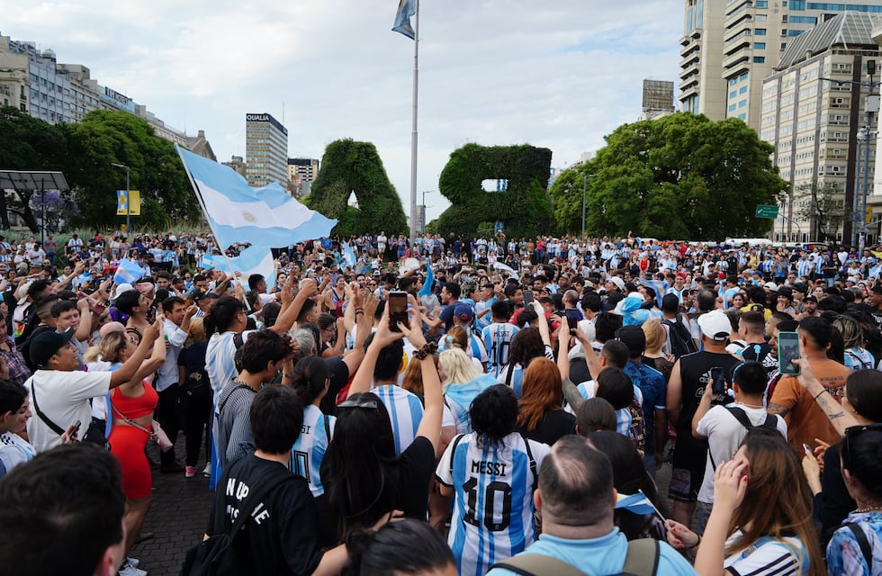 Mundial de Qatar: el triunfo de Argentina enloqueció a los fanáticos que festejaron en el Obelisco