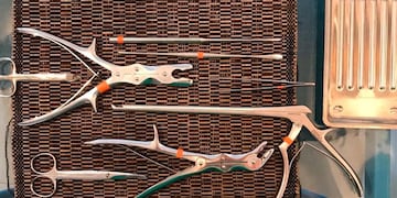 Es cirujano y le robaron todos los instrumentos de trabajo.
