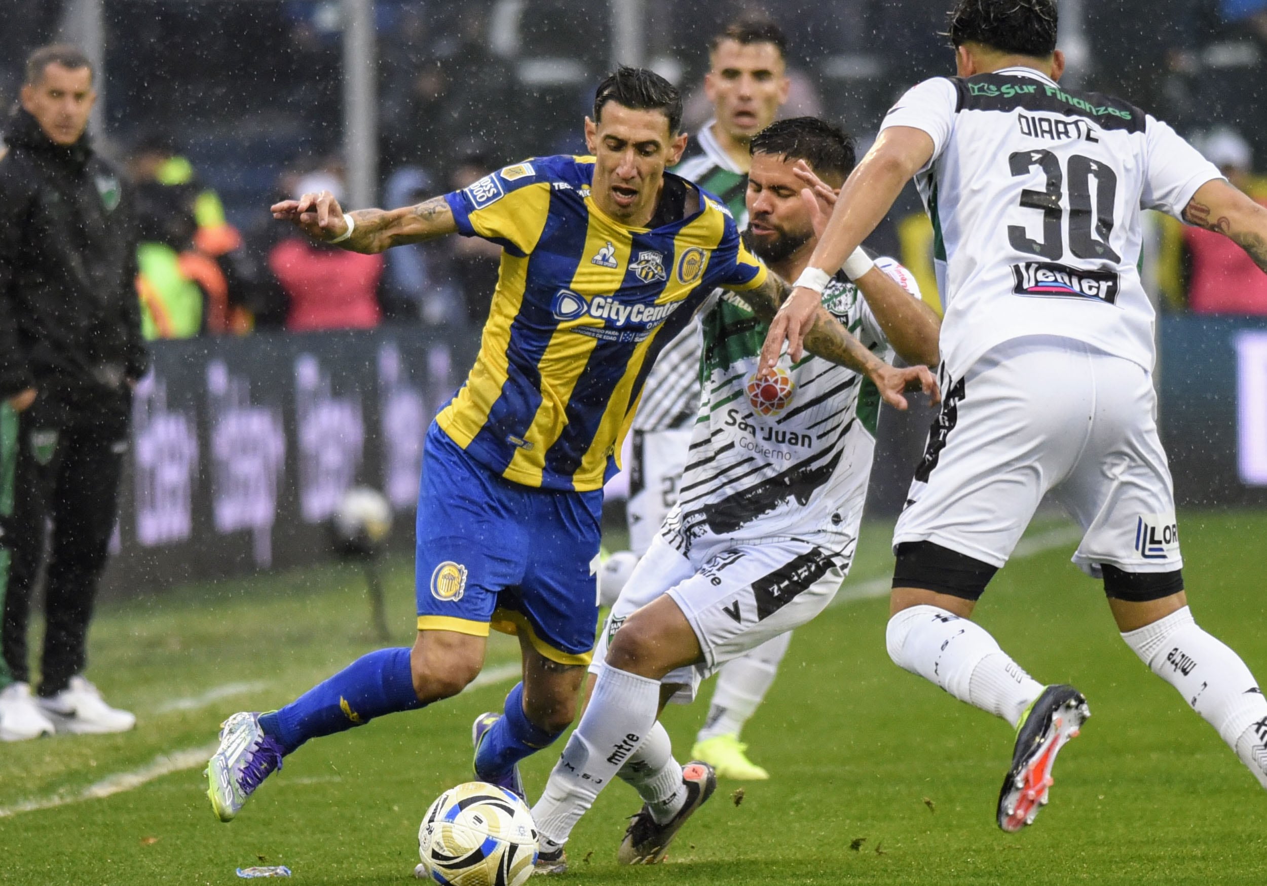 Watson en el partido entre Rosario Central y San Martín de San Juan. (Fotobaires).