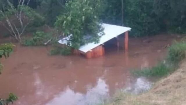 Inundaciones y evacuaciones en Puerto Iguazú.