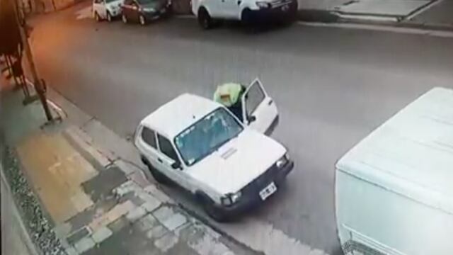 Abrieron y robaron un auto en Leyría y Bolivar