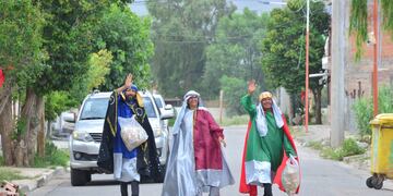 La tradicional travesía de los Reyes en Santa María.