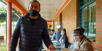 Santiago Mansilla votó en la Escuela Técnica número 6 de Eldorado.