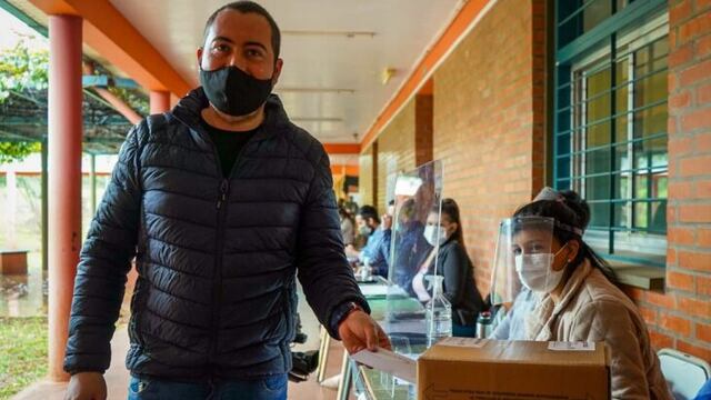 Santiago Mansilla votó en la Escuela Técnica número 6 de Eldorado.