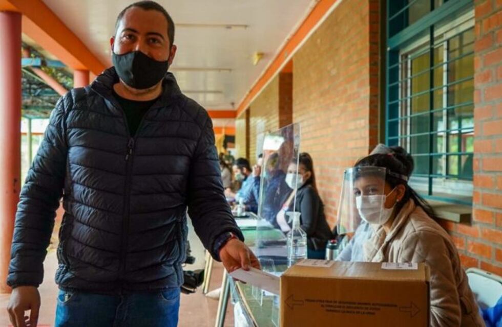 Luego de votar, el candidato Santiago Mansilla dijo “Es importante participar, le hace bien a la democracia”