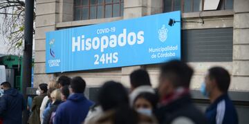 Este jueves, se registró una importante demanda en el centro de testeo de Avenida Colón.