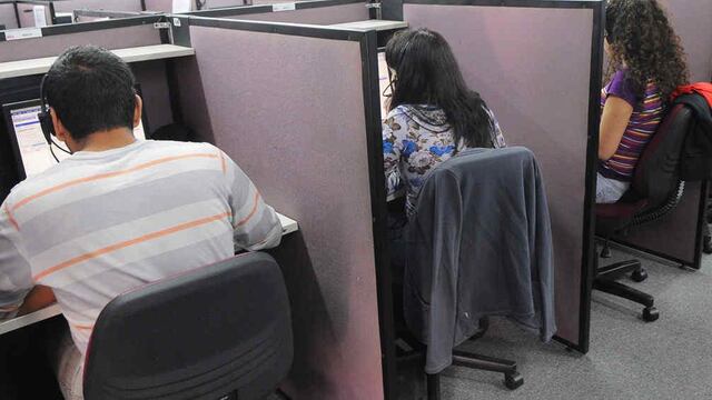 Lo descubrieron autollamándose por teléfono para evitar atender clientes y lo despidieron. Foto: La Voz/Archivo.