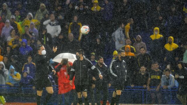 Patricio Loustau suspendió el partido entre Boca y Newell's.