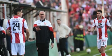 Daniel Oldrá esperará al paraguayo Manuel Romero, con una dolencia muscular. Instituto necesita goles.