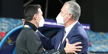 El saludo entre Lionel Scaloni y Gustavo Alfaro en la Copa América.
