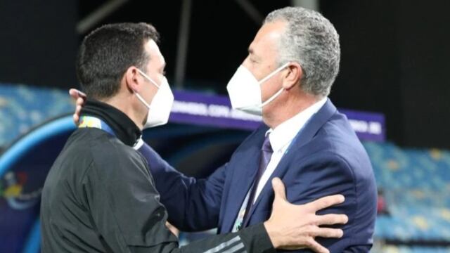 El saludo entre Lionel Scaloni y Gustavo Alfaro en la Copa América.
