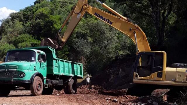 Reparan el puente dañado