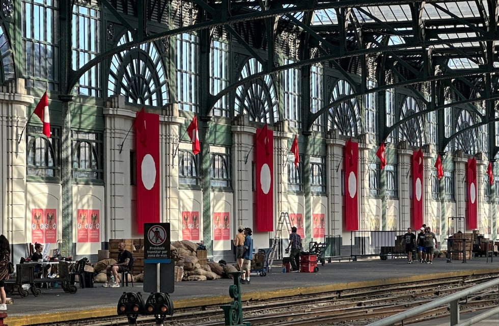 Netflix desató el caos en la Estación Constitución con la filmación de una misteriosa serie: quién la protagonizará
