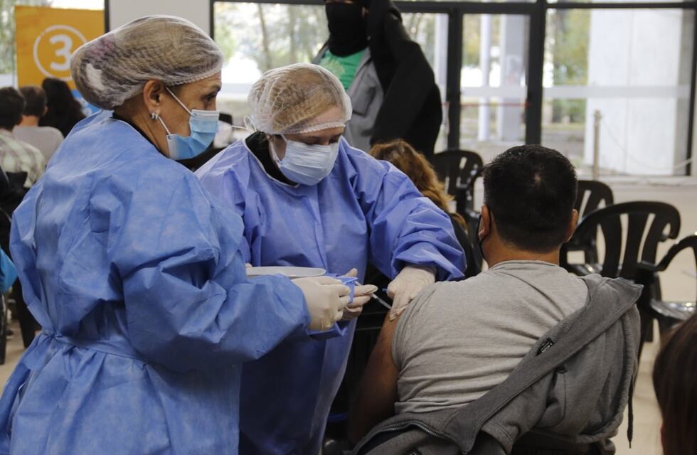 Coronavirus: el Gobierno dijo que en julio comenzará a vacunar a grupos que no son de riesgo