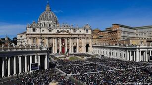 El Vaticano definió al cambio de sexo y la maternidad subrogada como violación de la dignidad.