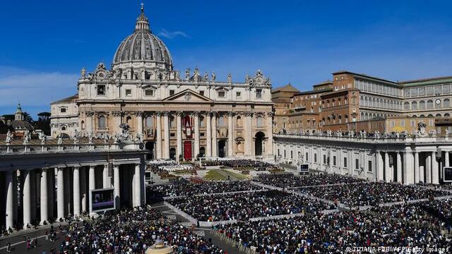 El Vaticano definió al cambio de sexo y la maternidad subrogada como violación de la dignidad.