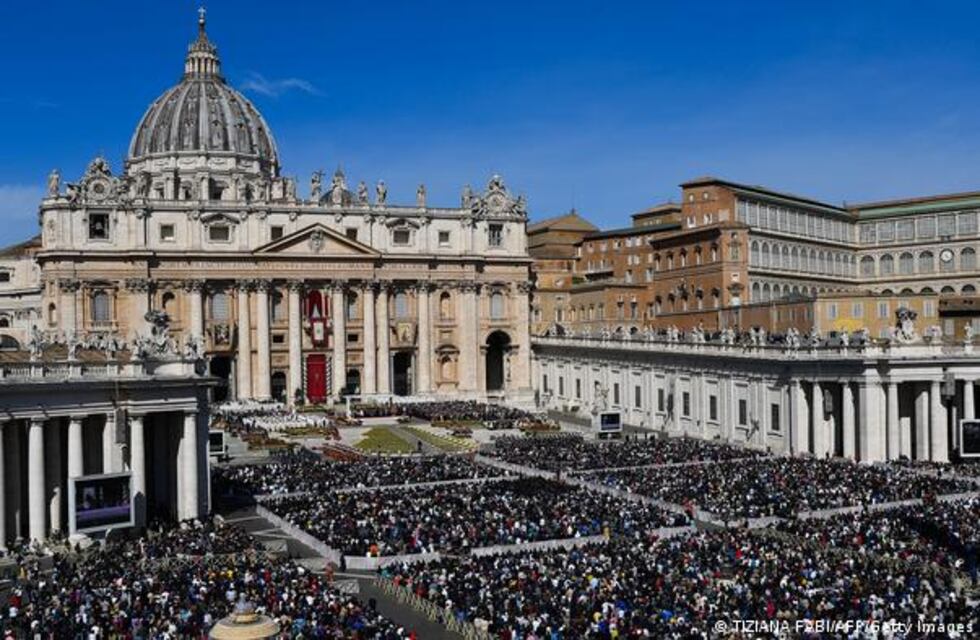 El Vaticano definió al cambio de sexo y la maternidad subrogada como violación de la dignidad