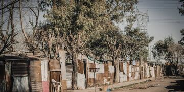 En las villas y barrios populares se concentra la mayor parte de los hogares con ingresos insuficientes.