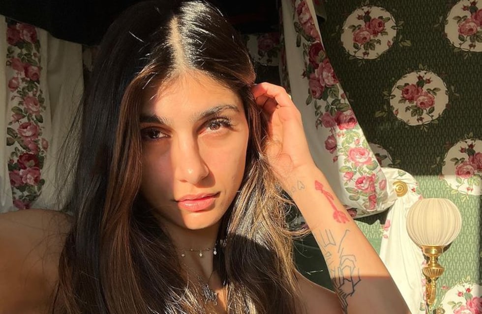 Mia Khalifa lució una bikini verde y se animó a hacer surf en las playas de México