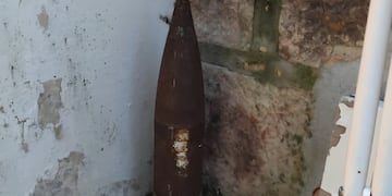 Carlos Paz: limpiaba su patio y encontró un proyectil de guerra