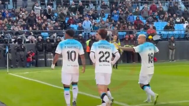 El gesto de Roger Martínez que provocó el abucheo de la hinchada de Belgrano.