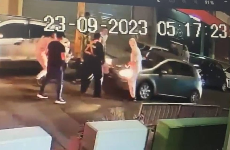 Atropelló a tres jóvenes en el Centro de Córdoba y huyó: la Justicia busca a la conductora