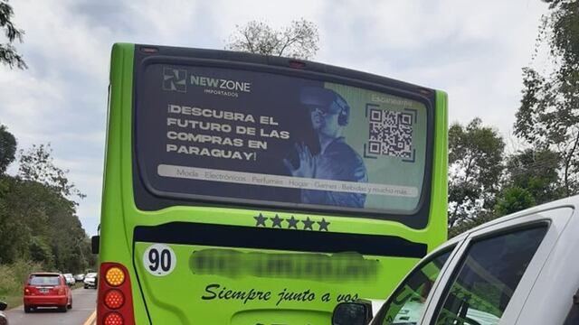 Choque múltiple en Puerto Iguazú dejó un conductor herido.