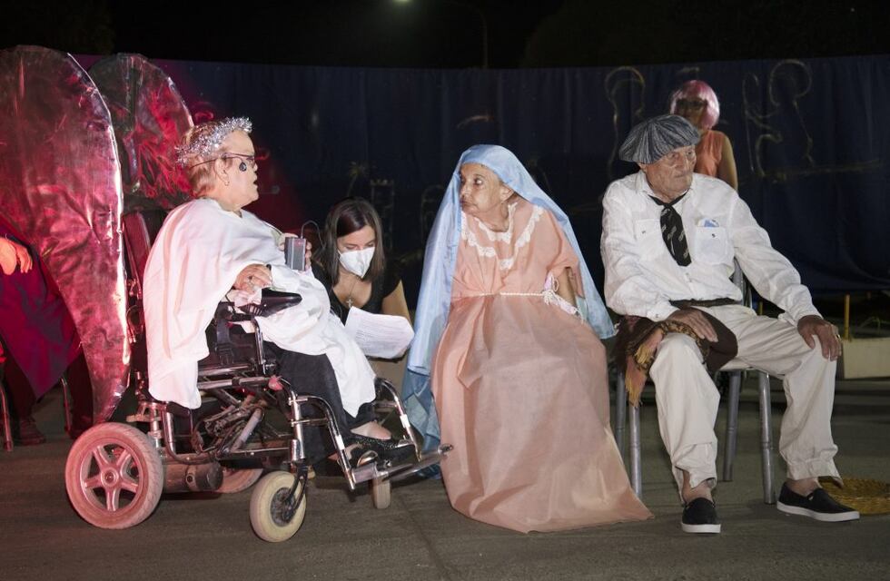 Un hermoso pesebre viviente realizaron los abuelos del Hogar de Ancianos Juan XXIII