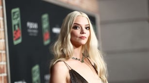 Anya Taylor-Joy desplegó mucha sensualidad y elegancia en una producción de fotos para una famosa revista