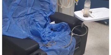 Un preso se fugó mientras se encontraba en el Hospital Córdoba por un tratamiento de diálisis. (Twitter @adolruiz)