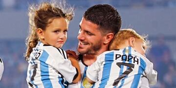 Desde la tribuna: el tierno momento que protagonizaron Rodrigo De Paul y su hija