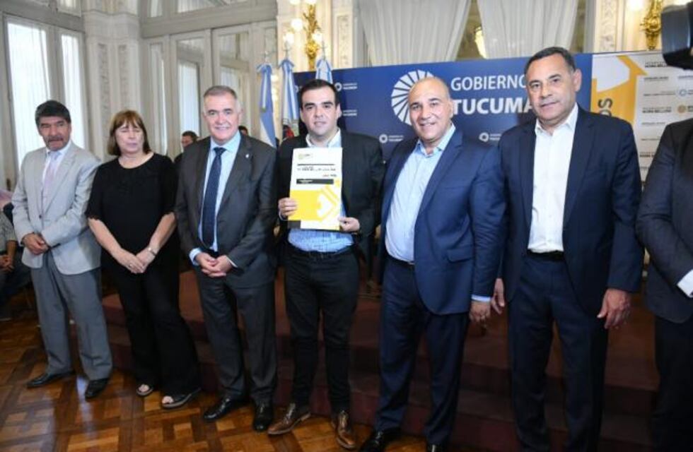 Construcción de viviendas: Jaldo y Manzur entregaron materiales del programa Promat