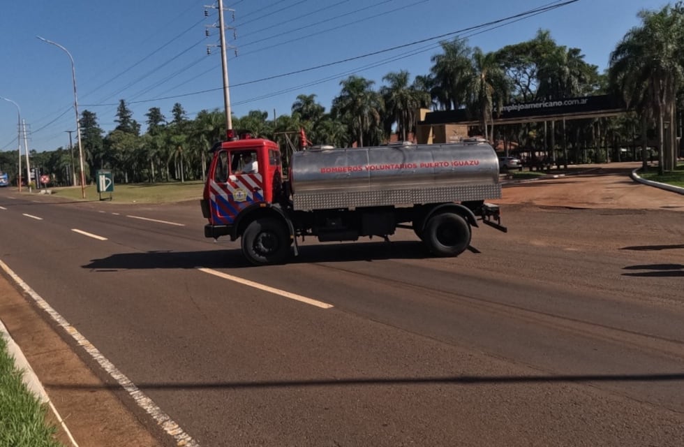 Bomberos de Iguazú incorporaron un nuevo camión cisterna y fortalecen su capacidad operativa
