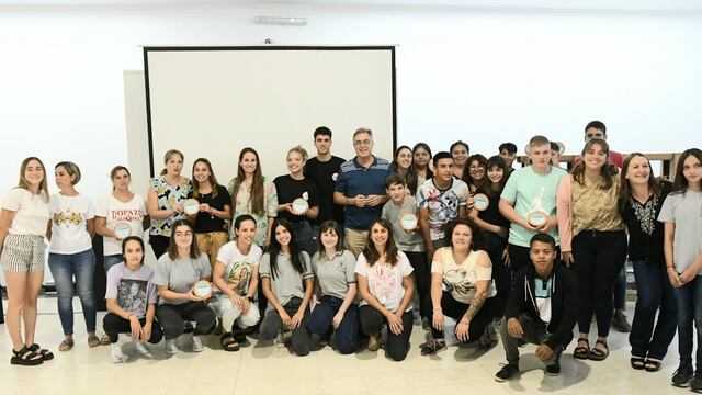 Reconocimiento a instituciones educativas comprometidas con el ambiente