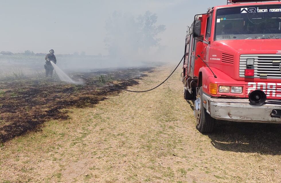 Se incendió un campo cerca de la pista del aeródromo
