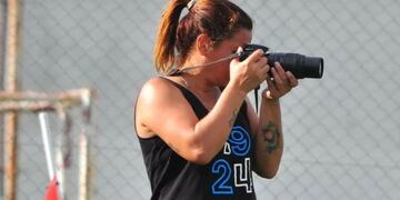 La mujer sufrió un ACV, se dedicó a la fotografía por recomendación médica y le robaron sus elementos de trabajo.